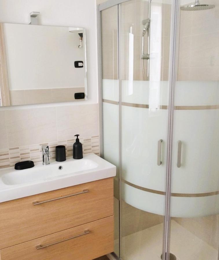 شقة La Petite Maison أغراتي بريانزا المظهر الخارجي الصورة
